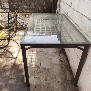 Tavolo e 6 sedie da giardino più altro tavolo in vetro