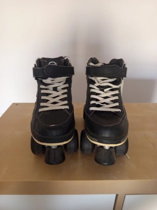 Patines Quad Negros con Cordones Blancos