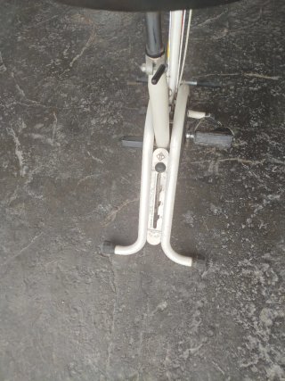 Bicicleta estática y banco abdominales