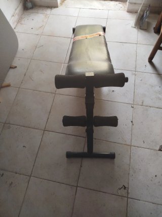 Bicicleta estática y banco abdominales