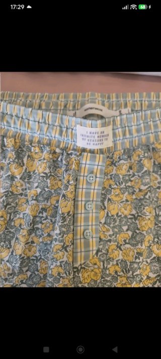 Pijama gris y amarillo con estampado