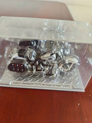2 motos a escala 1:24 Harley Davidson
