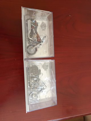 2 motos a escala 1:24 Harley Davidson