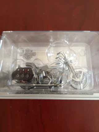 2 motos a escala 1:24 Harley Davidson