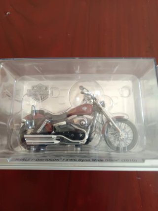 2 motos a escala 1:24 Harley Davidson