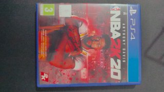 Vendo 2 videojuegos WWE 2K18 + NBA 2K20 PS4