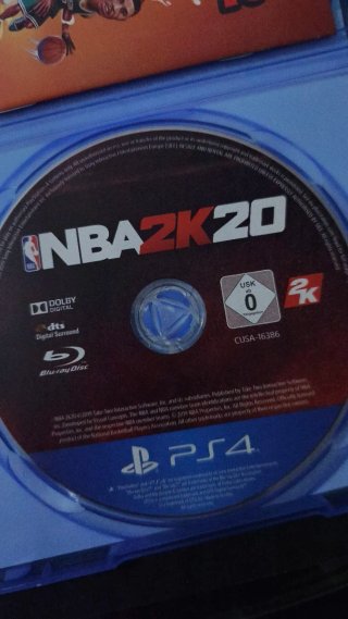 Vendo 2 videojuegos WWE 2K18 + NBA 2K20 PS4