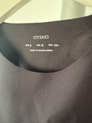 Top deportivo Oysho negro/blanco Talla S