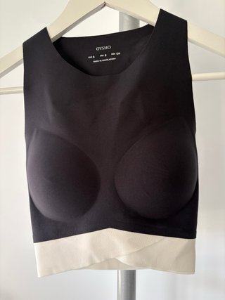 Top deportivo Oysho negro/blanco Talla S