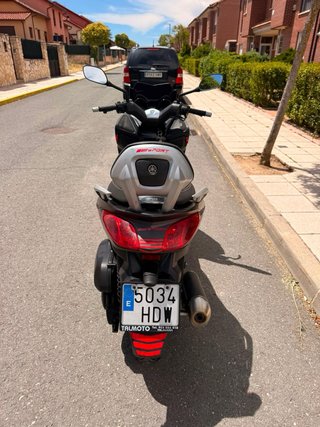 Yamaha XMAX Negra y Plata