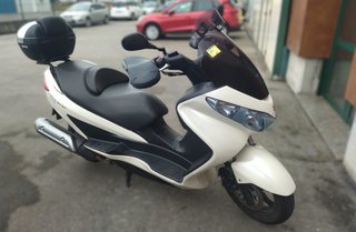 Suzuki Burgman 200 Executive Blanca