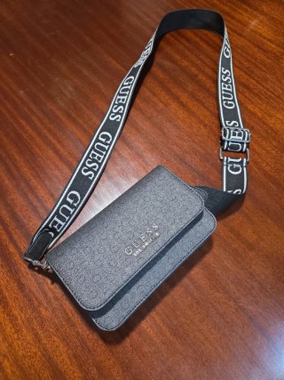 Cartera Guess Negra con Correa