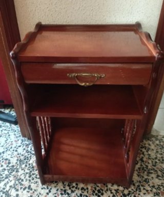 Mesita de teléfono de madera