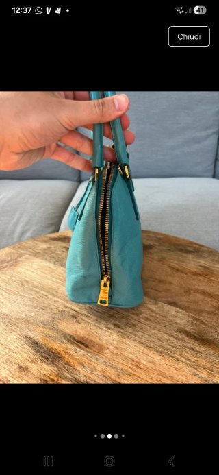 Borsa Prada mini celeste con tracolla