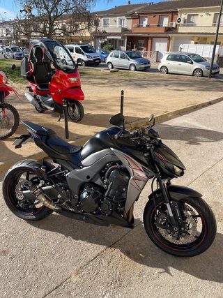 Kawasaki Z 1000R  Naked Negra y Plateada