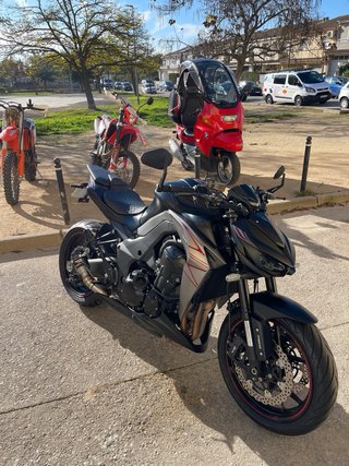 Kawasaki Z 1000R  Naked Negra y Plateada