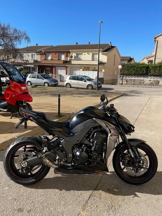 Kawasaki Z 1000R  Naked Negra y Plateada