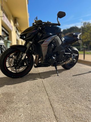 Kawasaki Z 1000R  Naked Negra y Plateada