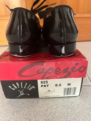 Zapatos planos claqué charol negro Capezio