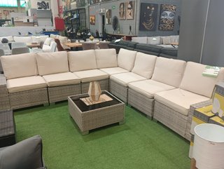 Sofá rinconera y mesa centro ratán