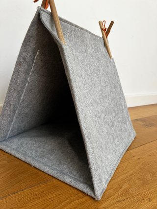 Casa para gato de fieltro