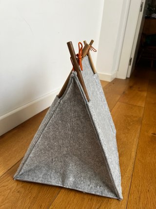Casa para gato de fieltro