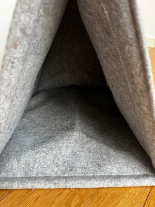 Casa para gato de fieltro