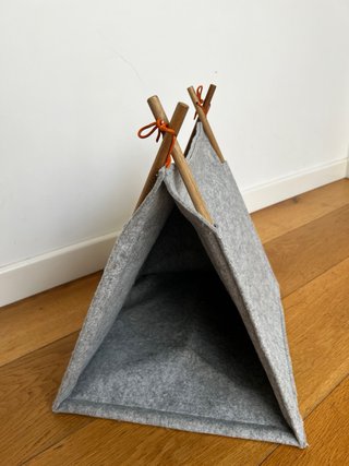 Casa para gato de fieltro