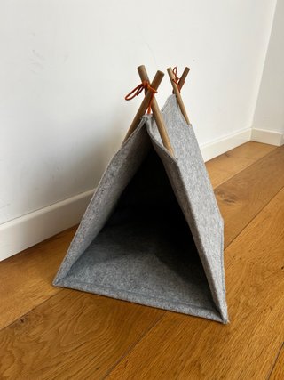 Casa para gato de fieltro