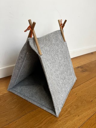 Casa para gato de fieltro