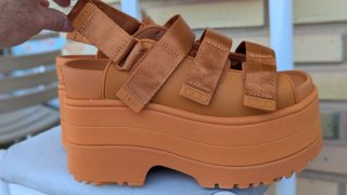Sandalias UGG GoldenRise Plataforma Naranja T39