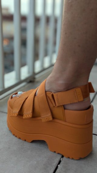 Sandalias UGG GoldenRise Plataforma Naranja T39