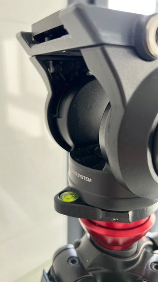 Kit Manfrotto: Rótula MVH500AH + Trípode 755XB