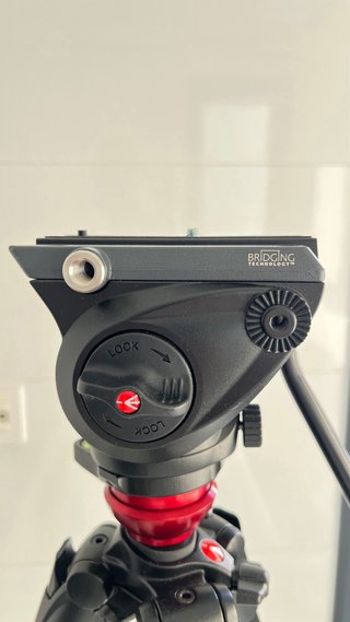 Kit Manfrotto: Rótula MVH500AH + Trípode 755XB