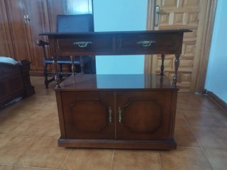 Mesa de TV madera con cajones y puertas