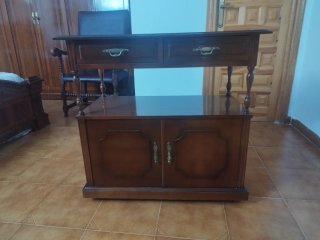 Mesa de TV madera con cajones y puertas