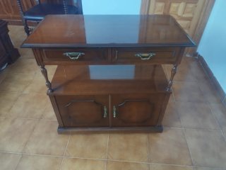 Mesa de TV madera con cajones y puertas