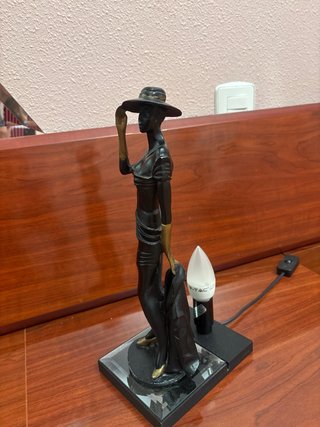 Lámpara Decorativa Figura Hombre y Mujer Bombilla