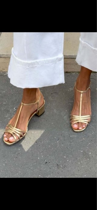 Sandalias doradas tacón bajo