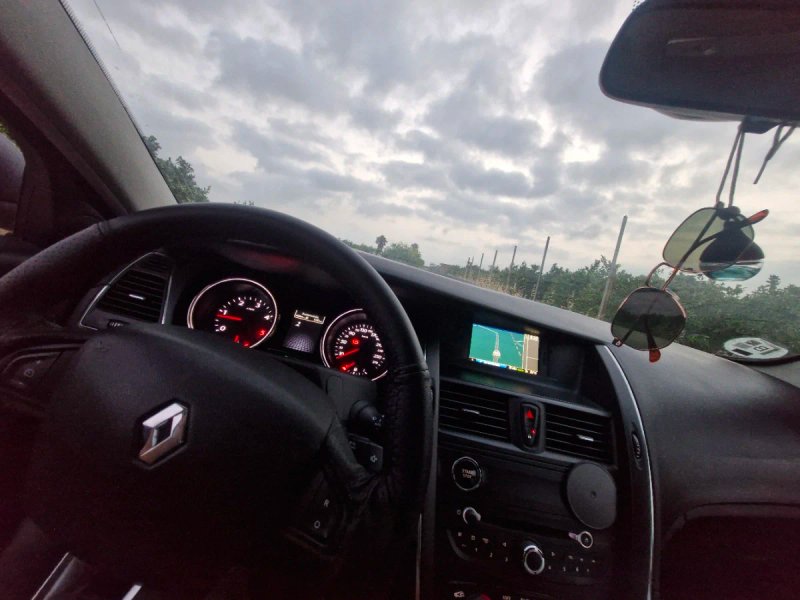 Renault Latitude 2012 - foto 1