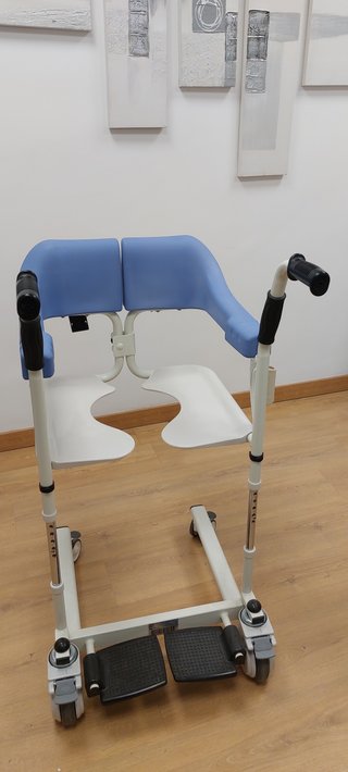 Silla de ducha con ruedas y asiento