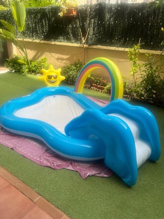 Piscina hinchable infantil con tobogán