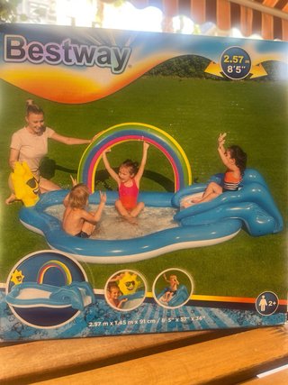 Piscina hinchable infantil con tobogán
