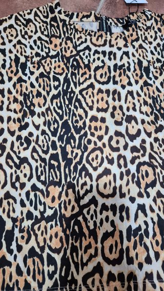 Camiseta Bershka Estampado Leopardo.