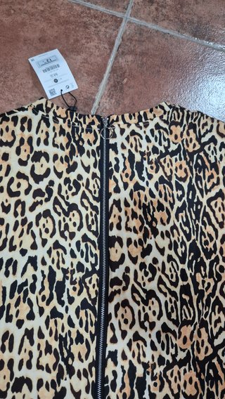 Camiseta Bershka Estampado Leopardo.