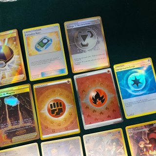30 Cartas Pokémon Holográficas Full Art Entrenador