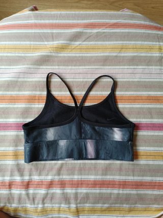 Top deportivo Nike negro mujer