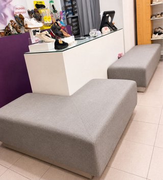 Espositore e poltrone per negozio. Set da 3,73 cm