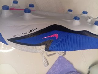 Botas fútbol Nike Phantom Flyknit.