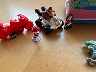 Maletín metálico infantil con juguetes